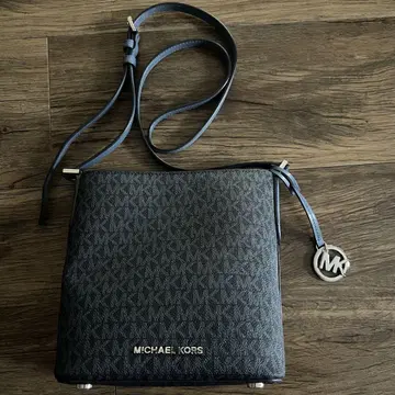MICHAEL KORS 네이비 숄더백