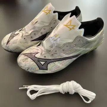 Mizuno Alpha 축구화 화이트/멀티 컬러 23.5cm
