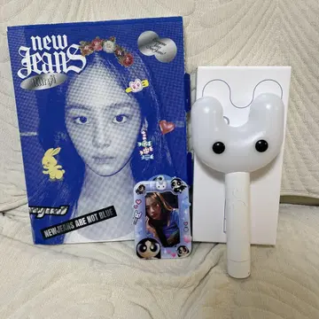 NEW JEANS Bulebook 민지 ver. 와 응원봉