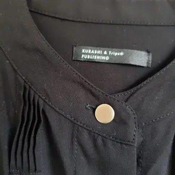 KURASHI & Trips 블랙 플리츠 긴팔 셔츠