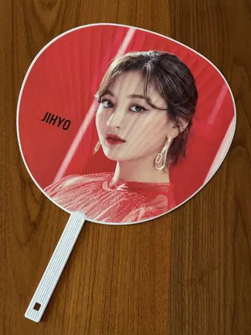 [ TWICE ] 트와이스 지효 TWICE LIGHTS RED 부채