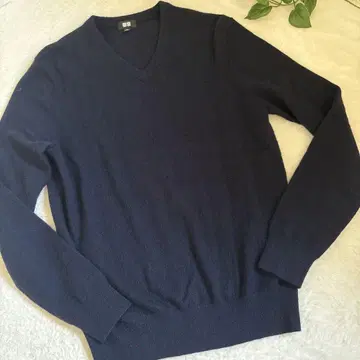 UNIQLO 캐시미어 100% 네이비 V넥 스웨터 M