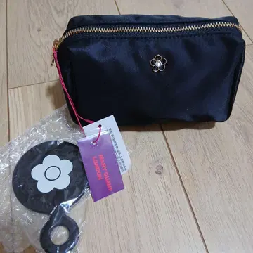 새상품!! MARY QUANT 블랙 파우치 거울 포함