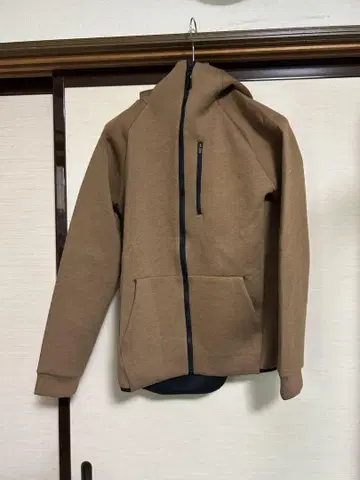 IGNIO 브라운 후드 부착 후드티