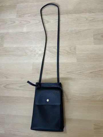 블랙 가죽 숄더백