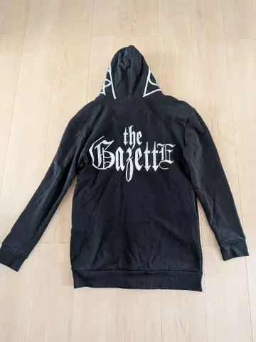 the GazettE 후드 부착 후드티 블랙