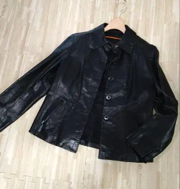 에베크스 바이 크리치아 블랙 가죽 자켓 버튼 포함 40 천연 가죽