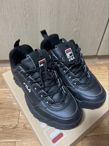 FILA 블랙 스니커즈