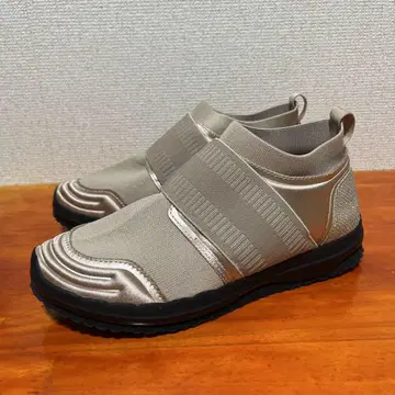 시착만 한 상품 누디워크 베이지 슬립온 23.5cm