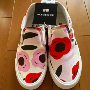 유니클로 marimekko 콜라보 슬립온 슈즈 22.5cm