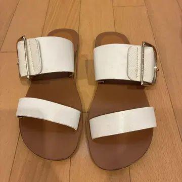 ESPERANZA 화이트 버클 샌들
