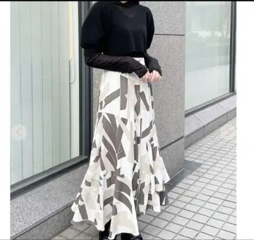 기하학 프린트 아지메 티어드 언밸런스 헴 스커트