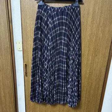 프라이오리티 네이비 계열 체크 무늬 스카우초