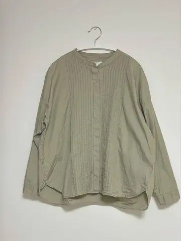 카구레 어반 리서치 노카라 핀턱 블라우스 긴팔