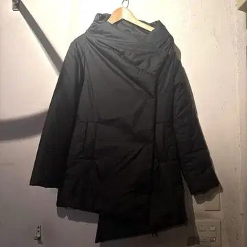 BENETTON 베네통 블랙 다운 자켓 아지메 디자인