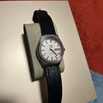 빈티지 SEIKO 5 자동 와인딩 시계 화이트/레드