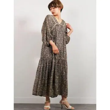 LADYMADE 새상품 파이핑 원피스 보태니컬 무늬
