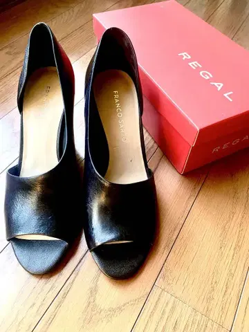 REGAL 블랙 오픈토 웨지힐