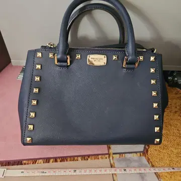 Michael Kors 네이비 핸드백