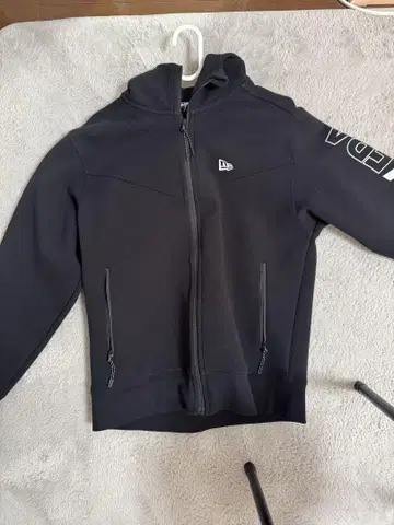 New Era 블랙 풀 집업 후드티