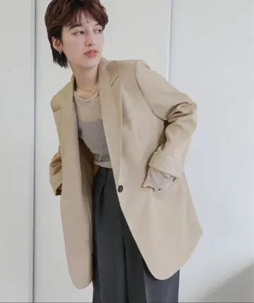 심플한 디자인 테일러드 자켓