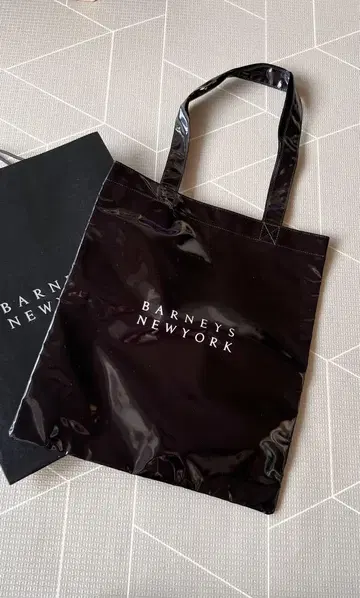 [ 새상품 ] BARNEYS NEW YORK 바니스 로고 PVC 토트백