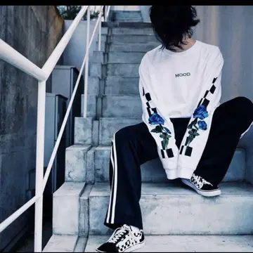 LEGENDA 파랑 장미 하라주쿠 한정판 롱T