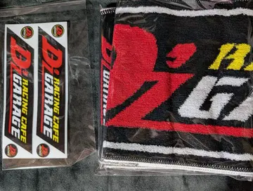 레이싱 카페 D'zgarage 페이스 타월과 스티커 세트
