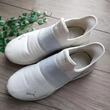 새상품급 PUMA 화이트 소프트 릴라이드 슬립온 25cm