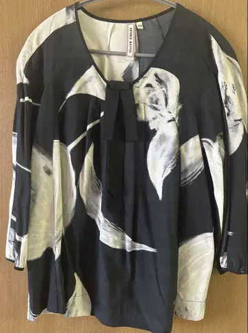새상품급 ANTONIO MARRAS/꽃무늬 리본 포함 7부 소매