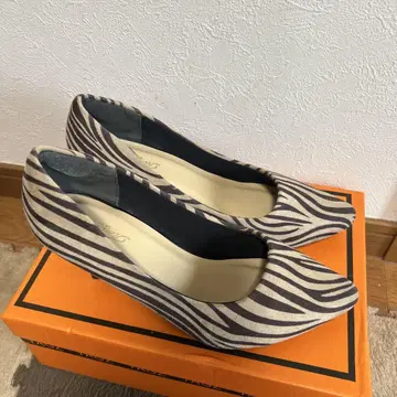 제브라 패턴 스틸레토 펌프스 7cm 힐 24.5cm