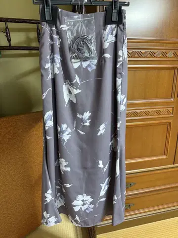 [ 새상품 미사용 ] SNIDEL 그레이 꽃무늬 롱 스커트