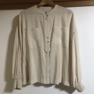ACUTA 긴팔 셔츠 크림색