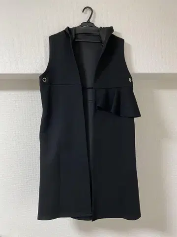 프릴 후드 부착 롱베스트