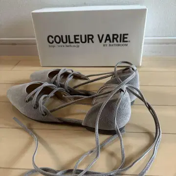 새상품급 COULEUR VARIE 크롤 발리에 그레이 펌프스 22cm