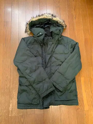 유니클로 다크 그린 다운 자켓 퍼 포함 M 사이즈 가격 인하