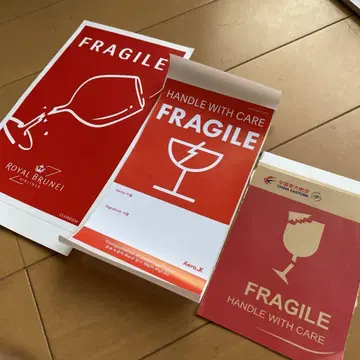 로얄 브루나이, 에어로 K. 중국 동방항공 FRAGILE 스티커 각 1매
