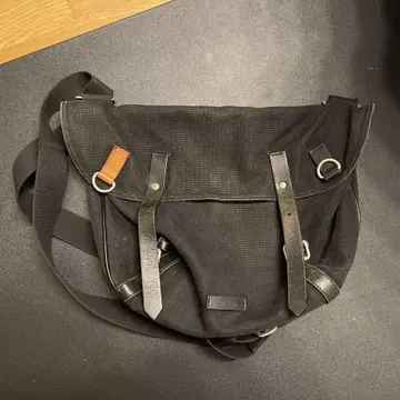 폴 스미스 메신저 백 블랙