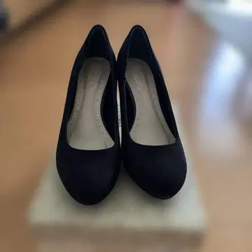 RANDA 8cm 블랙 스웨이드 하이힐