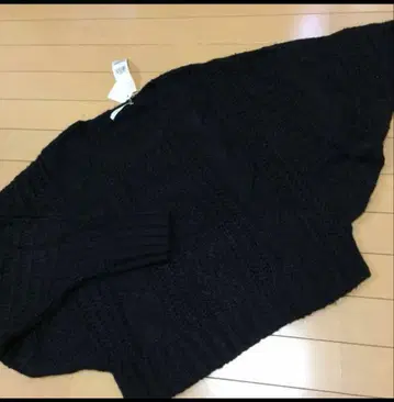 새상품 로리즈팜 블랙 큼직한 돌먼 니트