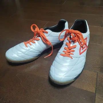 엄브로 umbro 풋살화 27.0cm