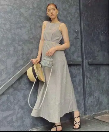 SNIDEL 백 오픈 플레어 원피스