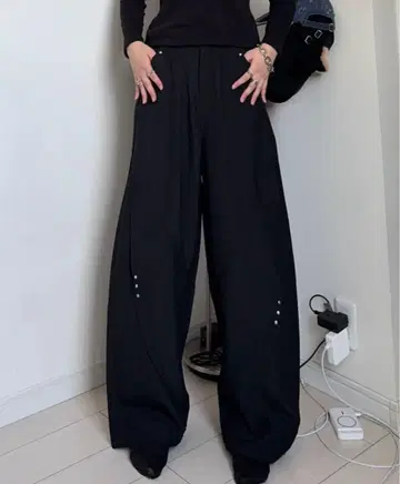 스터드 디자인 와이드 팬츠 가격 인하 가능