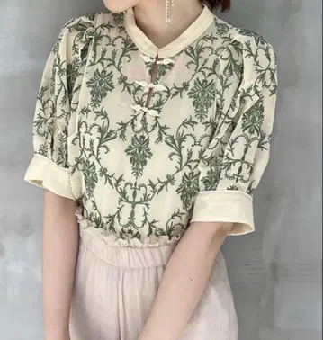릴리 브라운 Lily Brown 오리엔탈 자수 차이나 반팔 상의