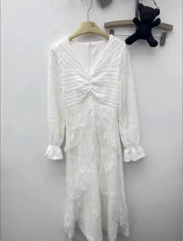 화이트 레이스 V넥 블라우스