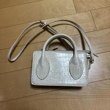 ZARA 화이트 크로커다일풍 숄더백