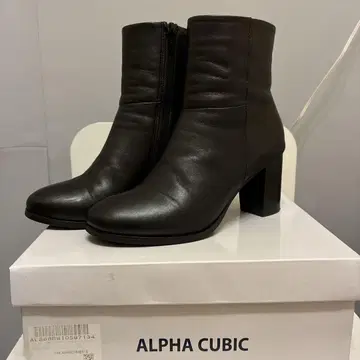 다가오는 계절에 활약! 블랙 가죽 부츠 ALPHA CUBIC 24cm