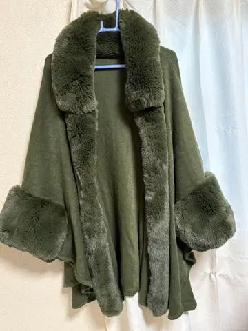 올리브 그린 플리스 퍼 판초
