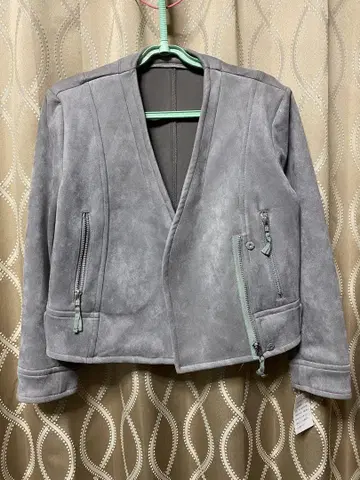 숏 기장 가죽풍 자켓