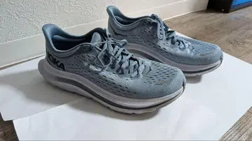 HOKA 러닝화 블루